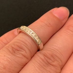 Beautiful Princess-cut Fashion Band Ring